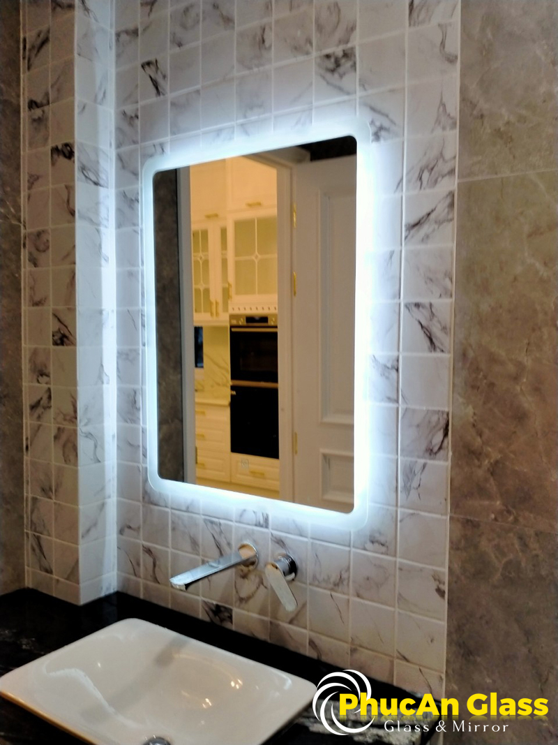 Gương đèn led cảm ứng treo nhà vệ sinh