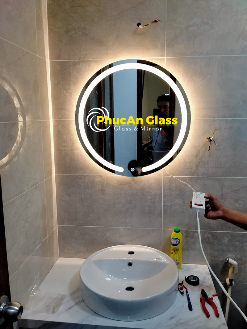 gương tròn đèn led cảm ứng treo phòng tắm