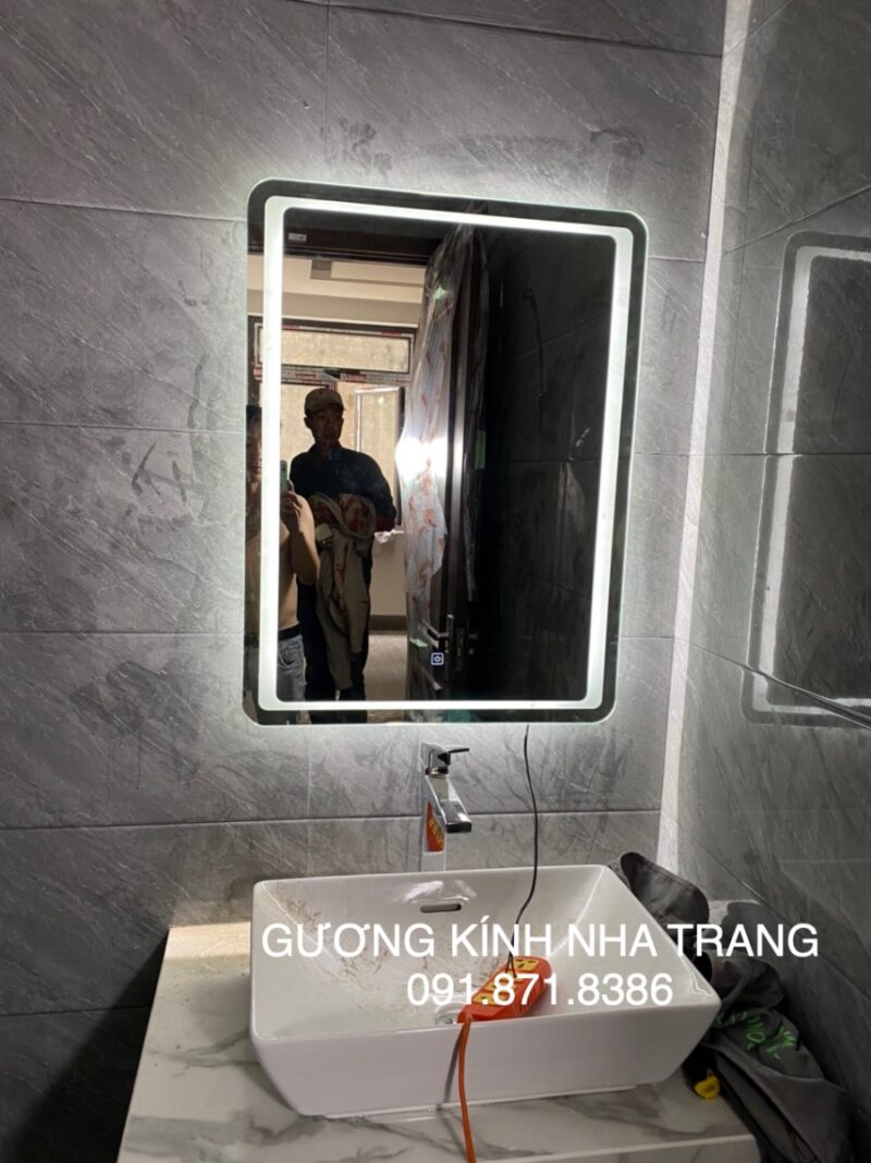 Gương đèn led hình chữ nhật nhà tắm Nha Trang Khánh Hòa