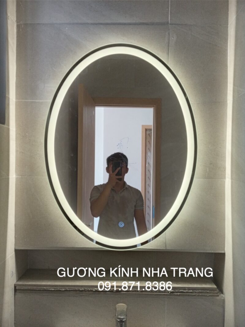 Gương soi phòng tắm cao cấp có đèn led cảm ứng Nha Trang Khánh Hòa