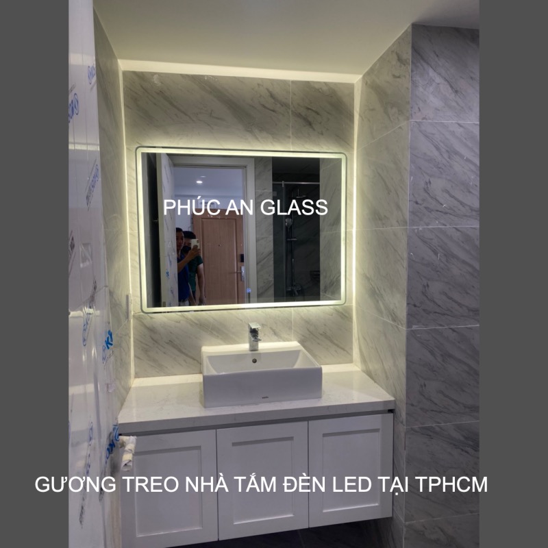 Gương treo nhà tắm đèn led tại TPHCM
